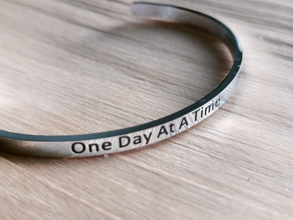 Armbånd – en dag ad gangen